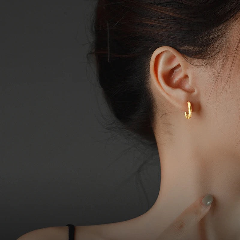 Hammered U-Shaped Huggies