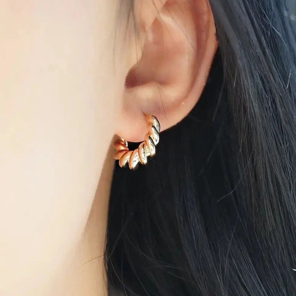 Tiny Twist Hoops