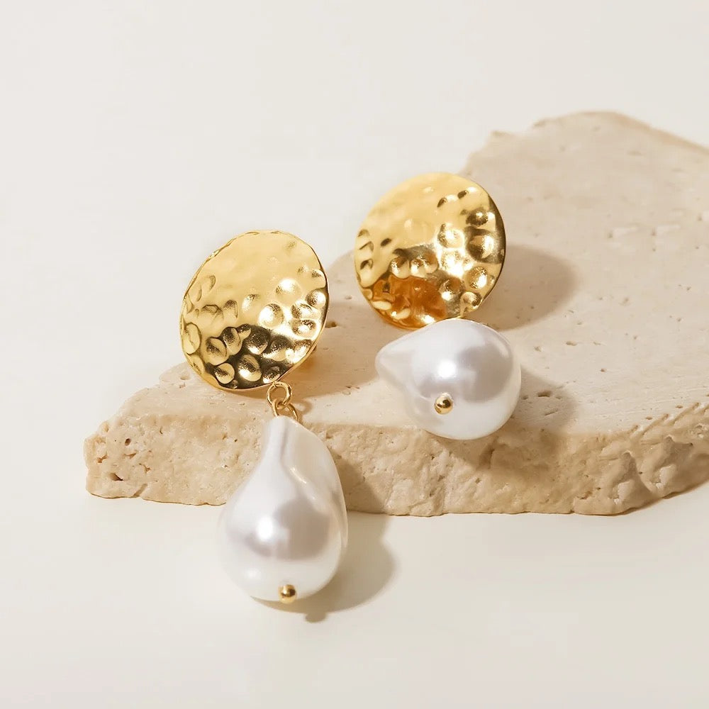 Moon Pearl Earrings