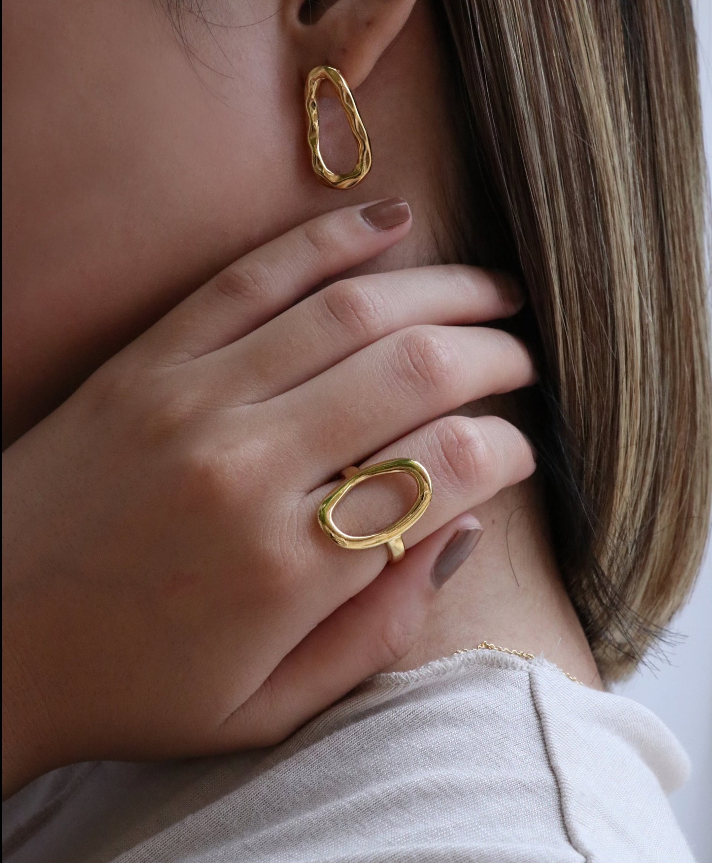 Hollow Oval Ring