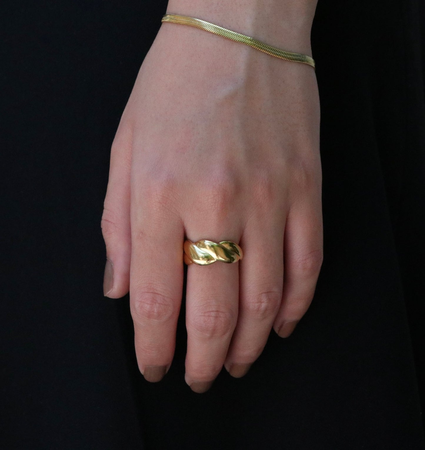 Twist Ring